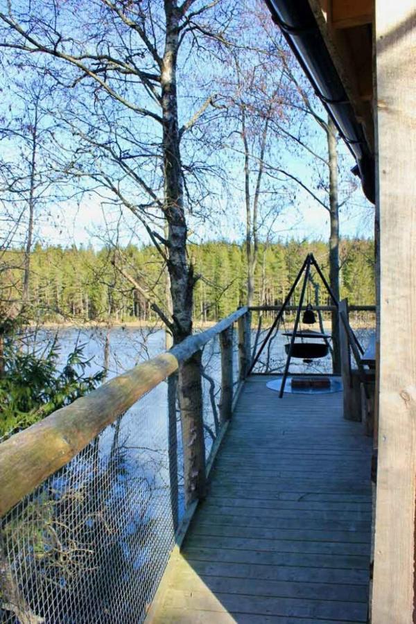 Tretopphytter Pa Grensen - Beverhytta Med Robat Og Gjeddefiske Халден Экстерьер фото